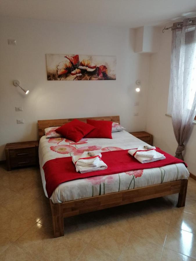 B&B La Casa Di Loretta Paderno Exteriör bild